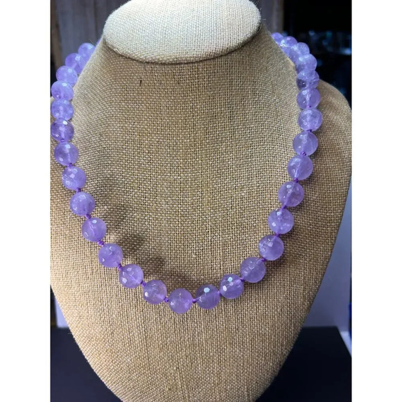 Faceted lavender amethyst knotted necklace with sterling clasp - Picture 1 of 11